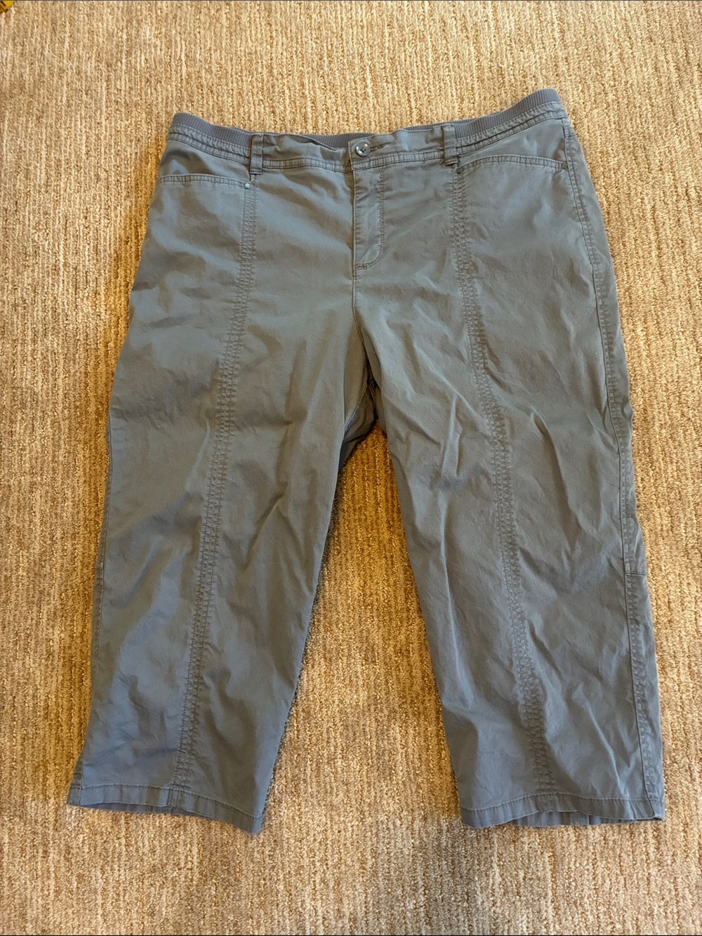 Women's Croft & Barrow Cropped Capri’s Slate Gray Size 16